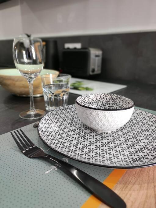 Cocon De Charline - Charme Et Elegance Dans Le Centre Apartamento Montauban Exterior foto